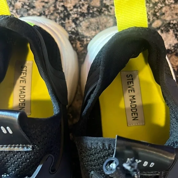 Steve Madden NY 90 black slip on sneaker very good condition size 10 women’s - Picture 5 of 14